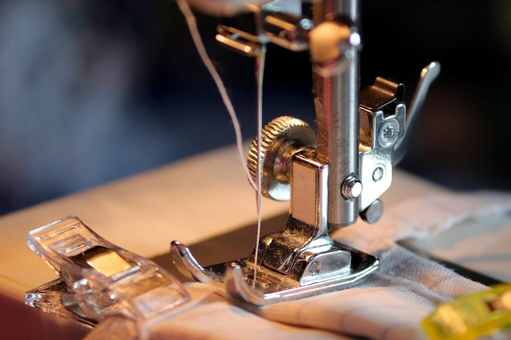 sewing machine, sewing machine needle, sewing needle-4981720.jpg